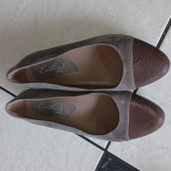 Earthies Size 7B EUC Taupe & Brown, don't fit like narrow shoes - Picture 1 of 5